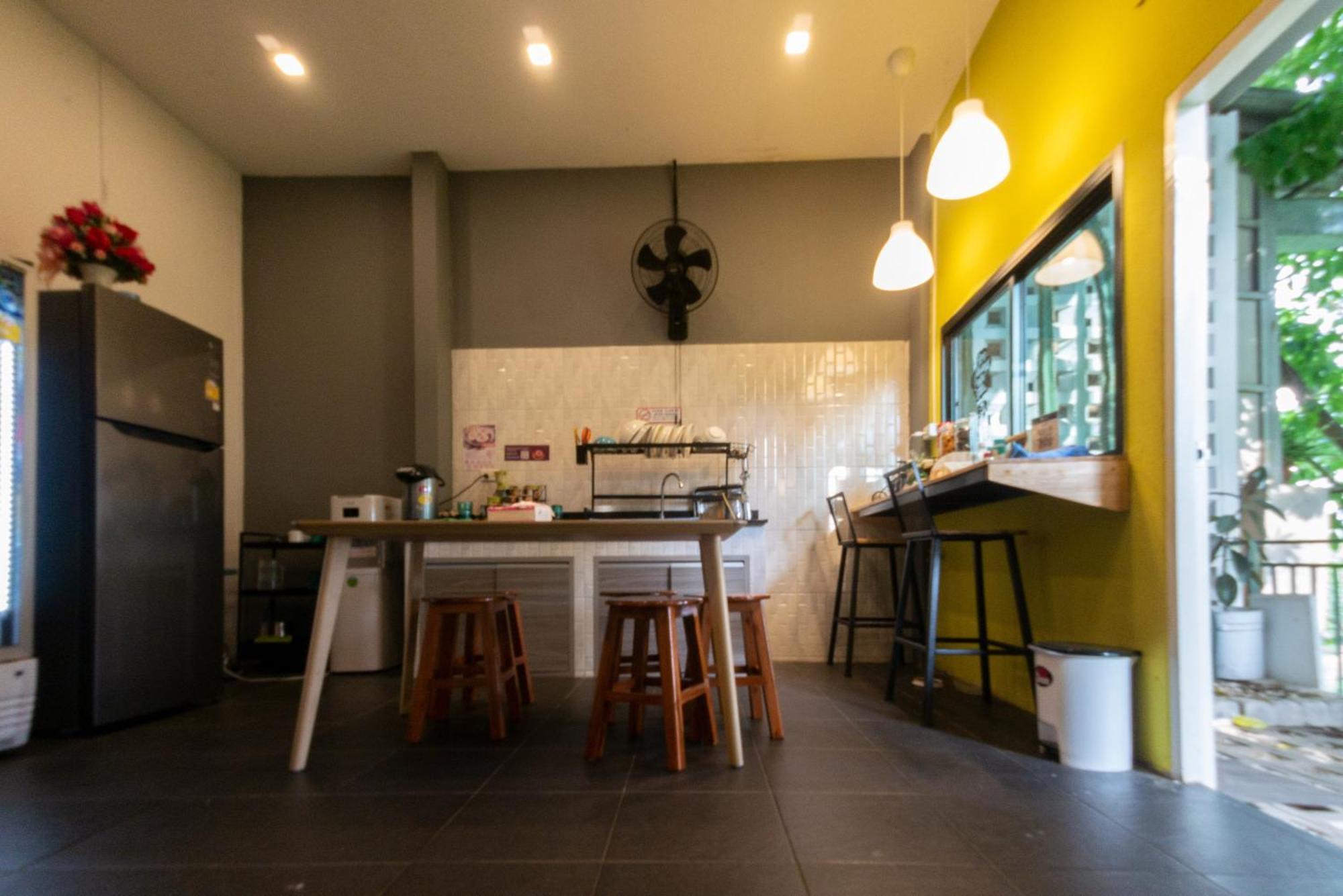 Paknap Hostel Нан Екстериор снимка